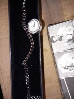 HOLLYWOOD LEGEND WATCHES ASSORTED APROX40