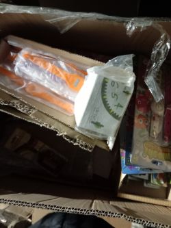 MIXED GOODS APROX 800 PIECES