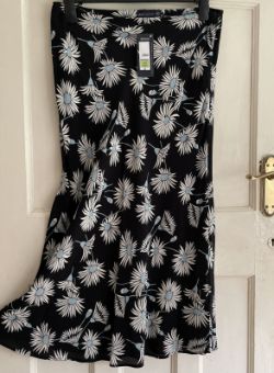 2 X M&S MIDI BLACK MIX FLORAL SKIRT SIZE 12 BNWT