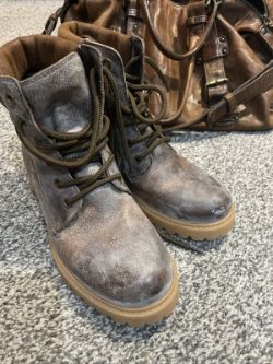 ANAKI VINTAGE LEATHER BTOWN LACE UP FUR LINED BOOTS