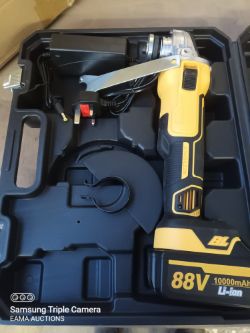 BOX 207 CONTAINING 1 BRAND NEW LITHIUM MULTI? TOOL