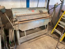 EDWARDS BOX PAN FOLDER