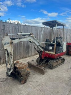 TAKEUCHI TB014 MINI DIGGER - 3 BUCKETS