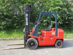 NISSAN FD25 FORK LIFT FORKLIFT TRUCK STACKER 2.5 TON SIDESHIFT DELIVERY DIESEL