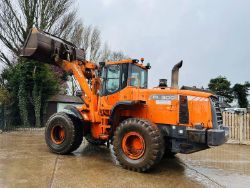 DOOSAN DL300 4WD LOADING SHOVEL C/W BUCKET & AC CABIN