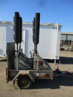 PIKE TRAFFIC LIGHTS RADIO LIGHT BATTERY 4 WAY XL 2 TRAILER DELIVERY ARRANGED