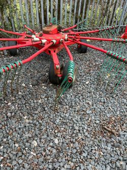 KVERNELAND TAARUP 9578C, HEAVY DUTY TWIN ROTO RAKE, YEAR 2012,