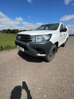 TOYOTA HILUX DOUBLE CAB TRUCK - 49100 MILES - 3500KG TOWING CAPACITY