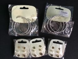 22 SETS OF EARRINGS