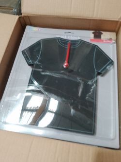 PALLETS OF ODECO WALL CLOCKS M T-SHIRTS BLACK 148 UNITS
