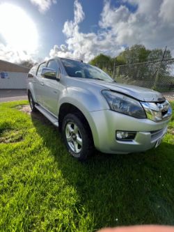 IZUZU D-MAX 2017 PICK UP EURO6 TRUCK 4X4 COMMERCIAL ONE OWNER FROM NEW