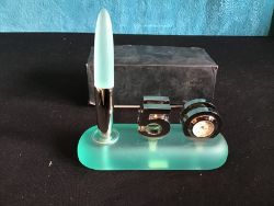 A 50 CLOCK AND PEN SET IN A BEAUTIFUL JADE COLOUR