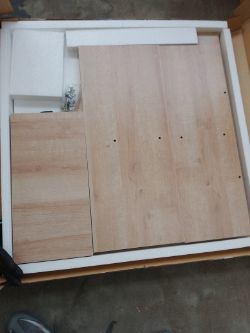 (P140) - 1 NEW PALLET OF 18 X CORNER DESKS