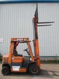 TOYOTA 5FD20 DIESEL FORK LIFT FORKLIFT TRUCK STACKER DELIVERY ARRANGED 2 TON