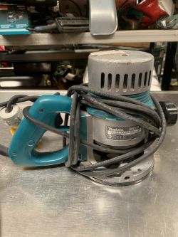 MAKITA 3601B D HANDLE ROUTER