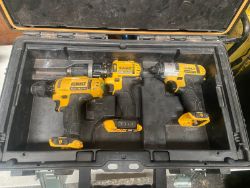 DEWALT CORDLESS DRILL SET IN BOX