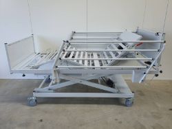 24 X OSKA MODEL 1003 ELECTRIC MEDICAL HOSPITAL BED LIQUIDATION BRAND NEW COST PRICE £60,000