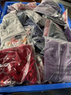 JOB LOT OF 500 UNITS OF LADIES CLOTHINGS ALL NEW