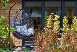 10 X NEW RATTAN HANGING EGG CHAIR AND COFFEE TABLE