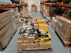 BRANDED GOODS - APPROX RSP £4100 - JCB - DURACELL - STANLEY (LIGHT BULBS, READING GLASSES)