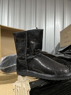 PALLET CONTAINING X 100 PAIRS OF LADIES BOOTS