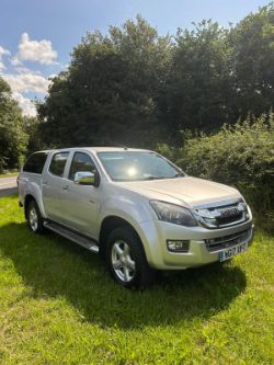 ISUZU D MAX DOUBLE CAB PICKUP TRUCK