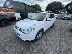 2013 MITSUBISHI OUTLANDER DI-D 4X4 SPARES OR REPAIRS STARTS AND DRIVES