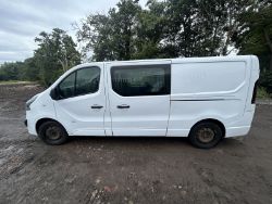 STYLISH & SPACIOUS: 2017 VAUXHALL VIVARO SPORTIVE CREW CAB (NEEDS MECHANICAL ATTENTION)