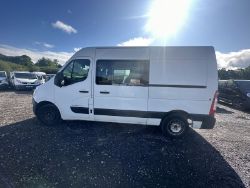 EFFICIENT & SPACIOUS: 2015 RENAULT MASTER MWB CREW VAN