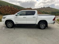 2019 TOYOTA HILUX INVINCIBLE DOUBLE CAB PICKUP TRUCK AUTOMATIC D4D DIESEL