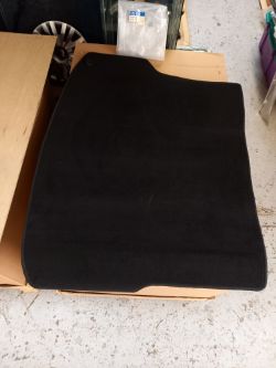 35 X HYUNDAI NEW GENUINE OE IX 35 BOOT MATS STARTING PRICE IS THE RESERVE PRICE