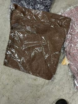 PALLET CONTAING APPROX 500 X NECK SCARFS BRAND NEW