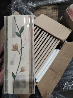 PALLET CONTAINING APPROX 200 FLORAL TILES