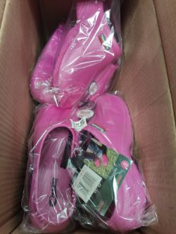 PALLET CONTAINING 100 PAIRS OF TOWN & COUNTRY CLOGGIES
