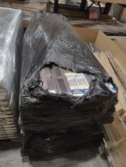 OVERSIZED PALLET CONTAINING LARGE AMOUNTS OF WINDOW BLINDS