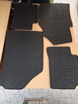 34 X NEW GENUINE OEM HYUNDAI TUCSON + I 10 RUBBER FLOOR MAT KITS STARTING PRICE IS THE RESERVE PRICE