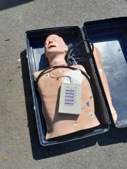 MEDICAL EQUIPMENT LOT JL19 LAERDAL 290001 & SAGER EMERGENCY SPLINT