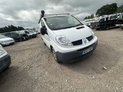 DEPENDABLE WORKHORSE: 3 PLATE RENAULT TRAFIC SWB DIESEL 115 VAN