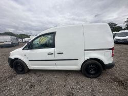 ECONOMICAL & READY: LOW-MILEAGE MEDIUM ROOF VAN - IDEAL FOR YOUR BUSINESS NEED
