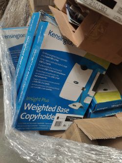 PALLET FULL OF NEW MISCELLANEOUS ITEMS MINIMUM 600 - SEE IMAGES