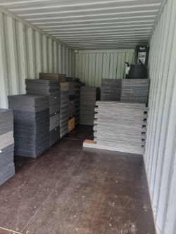 MIXED JOBLOT OF 500 RECLAIMED ASSORTED CARPET TILES