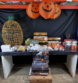 HALLOWEEN PREMIER BRANDED STOCK LIGHTS, DECORATIONS, LANTERNS, + MORE RRP £900 (IN-PROGRESS)