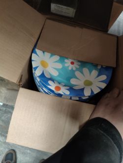 MIXED PALLET OF PAPER PLATES, TILES AND RADIATOR