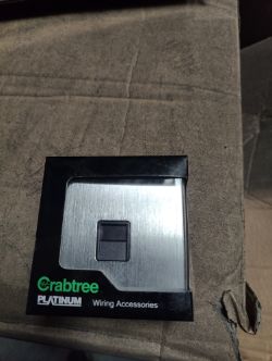 PALLET CONTAINING APPROX 1300 X BRUSHED METAL PHONE SOCKETS + AROUND 400 CABINET DOOR KNOBS