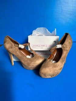 X146 PAIRS BRAND NEW WOMENS HEELS 3 TYPES GOOD RANGE OF SIZES