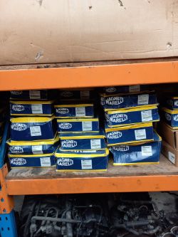 54 X FIAT + ALFA ROMEO FRONT + REAR BRAKE DISCS + PADS STARTING PRICE IS THE RESERVE PRICE