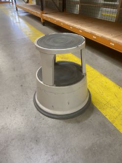 JOBLOT OF 8 X WAREHOUSE STEPS