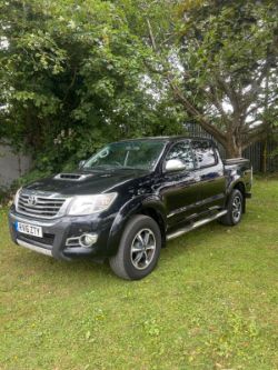 TOYOTA HILUX INVINCIBLE X DOUBLE CAB PICKUP TRUCK 3.0 AUTOMATIC D4D 171 DIESEL