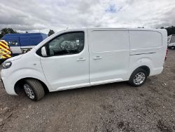 SLEEK EFFICIENCY: 2019 VAUXHALL VIVARO SPORTIVE H1 EURO 6 VAN WITH ONLY 58K MILES