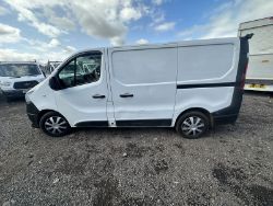 READY FOR ACTION: 2017 RENAULT TRAFIC WITH CLEAN INTERIOR - EURO 6 - MOT: JUNE 2024